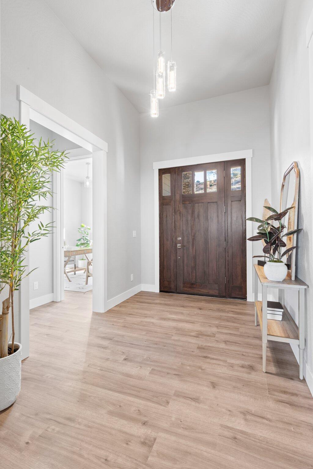 571 La Strada Circle