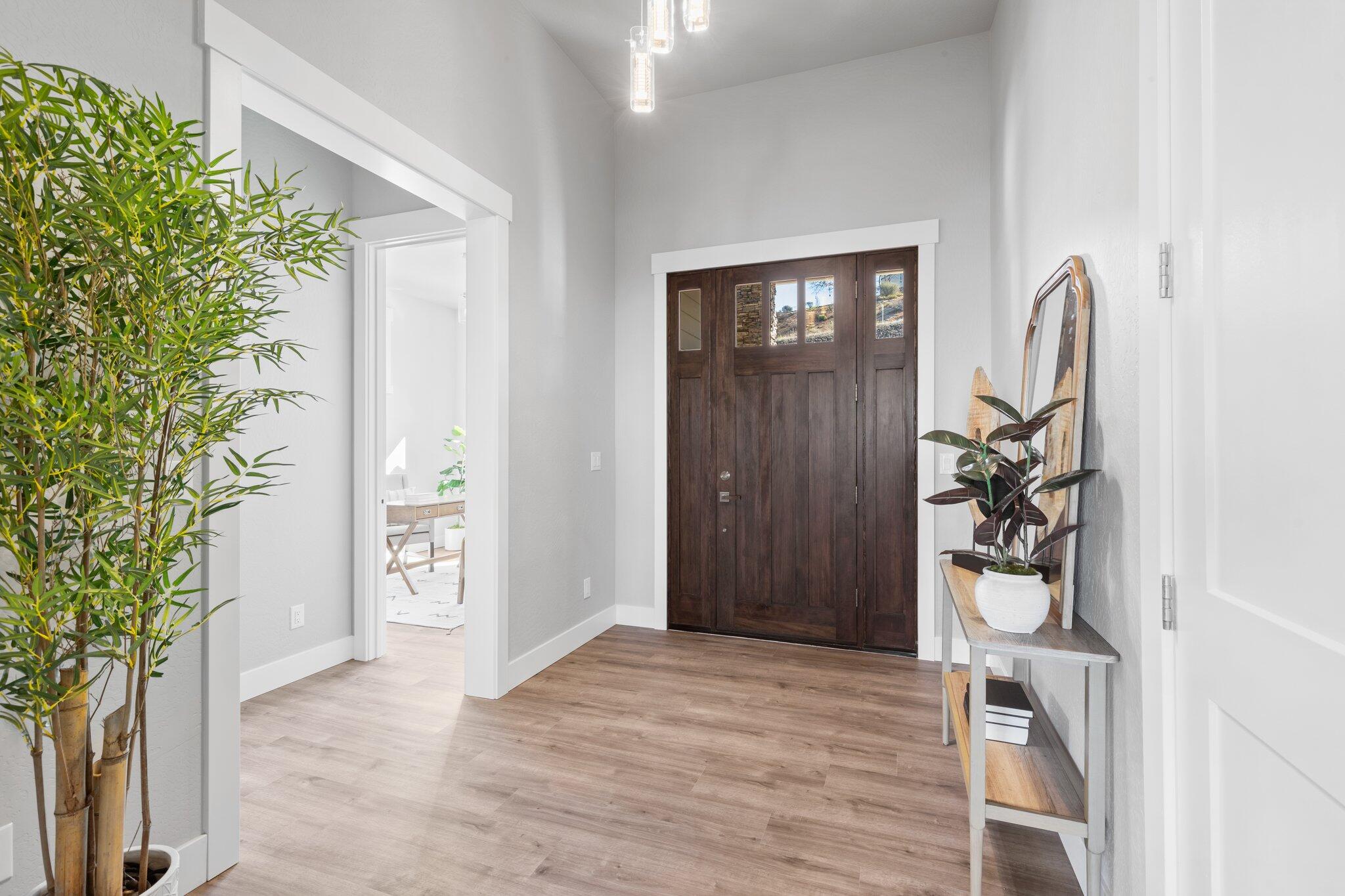 571 La Strada Circle