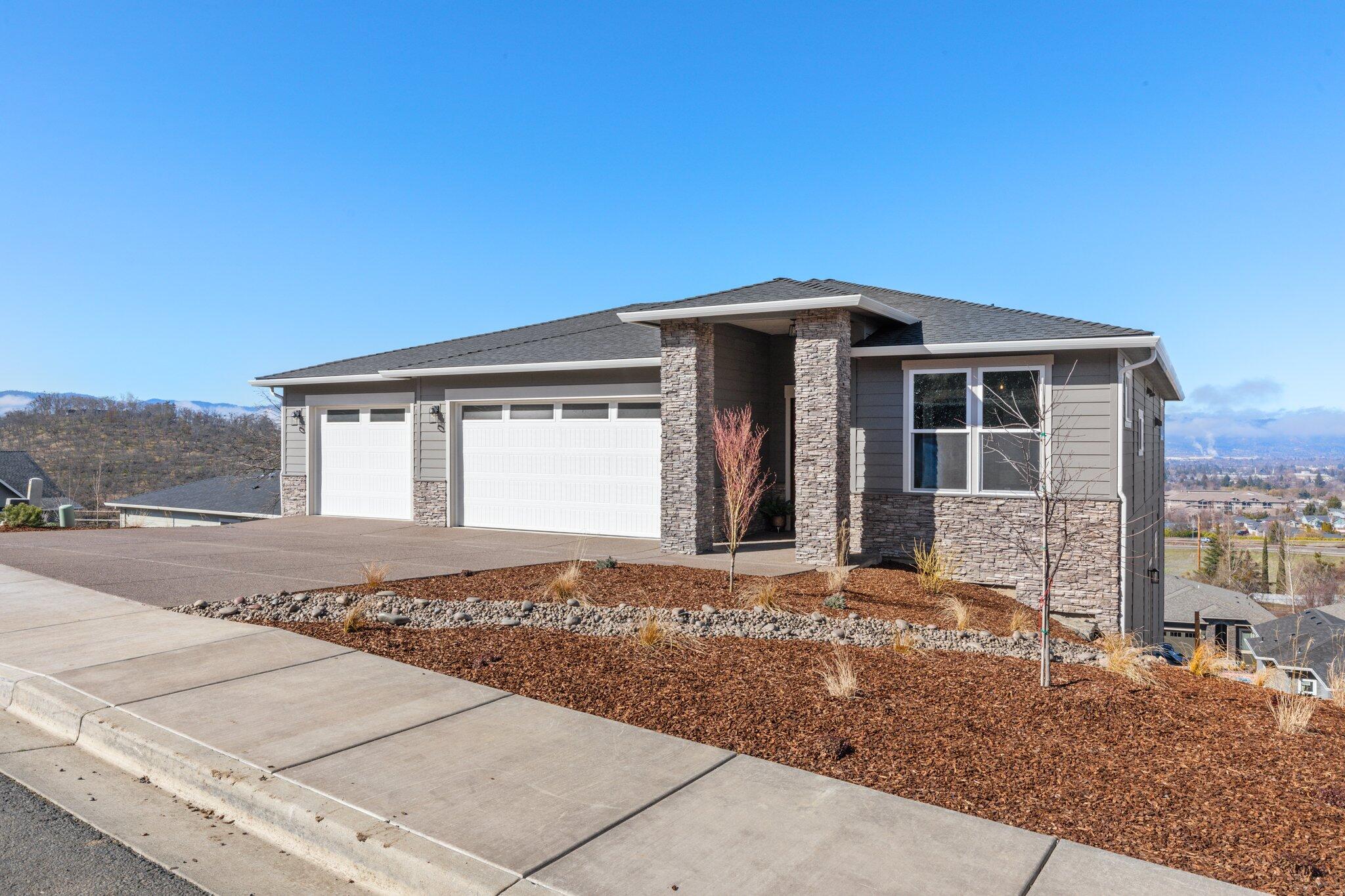 571 La Strada Circle
