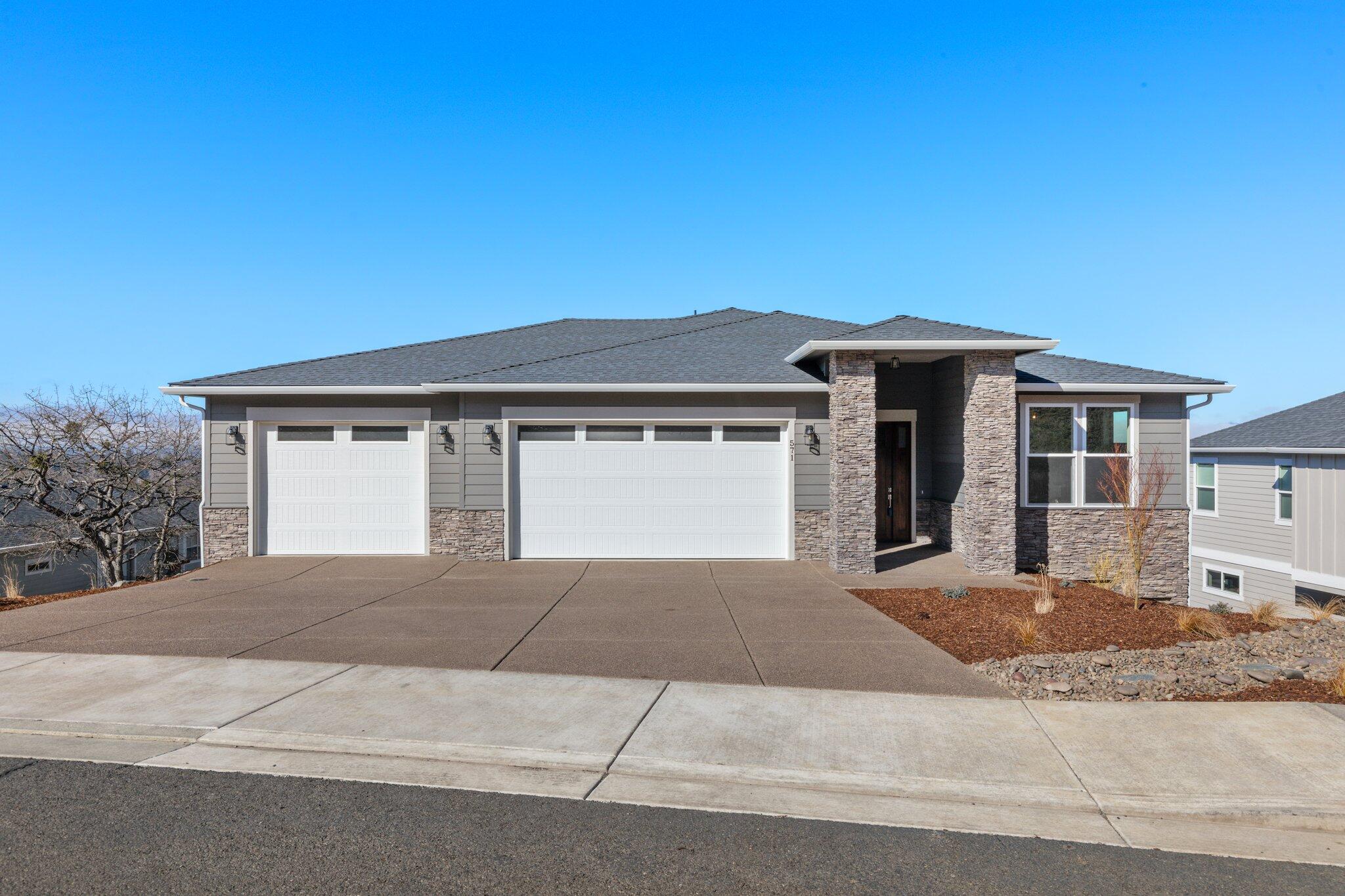 571 La Strada Circle