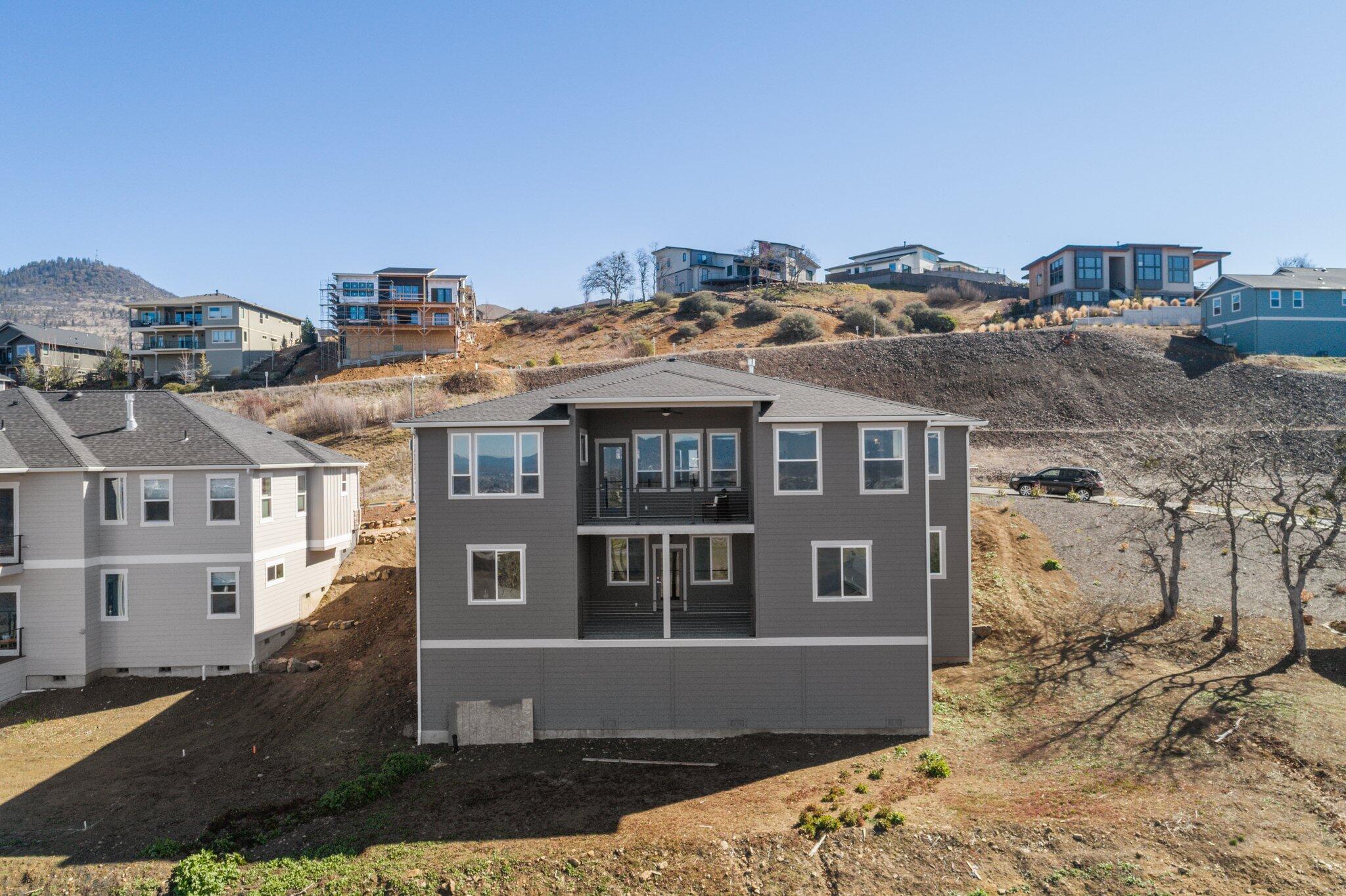 571 La Strada Circle