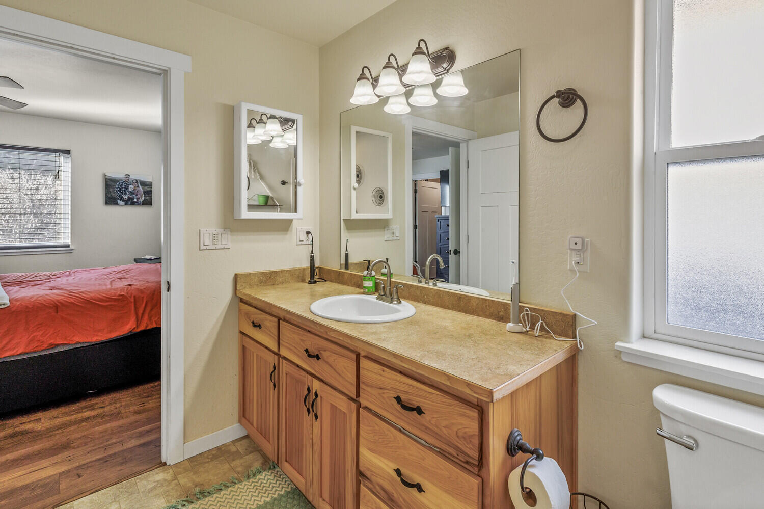 450 NE 11th Street