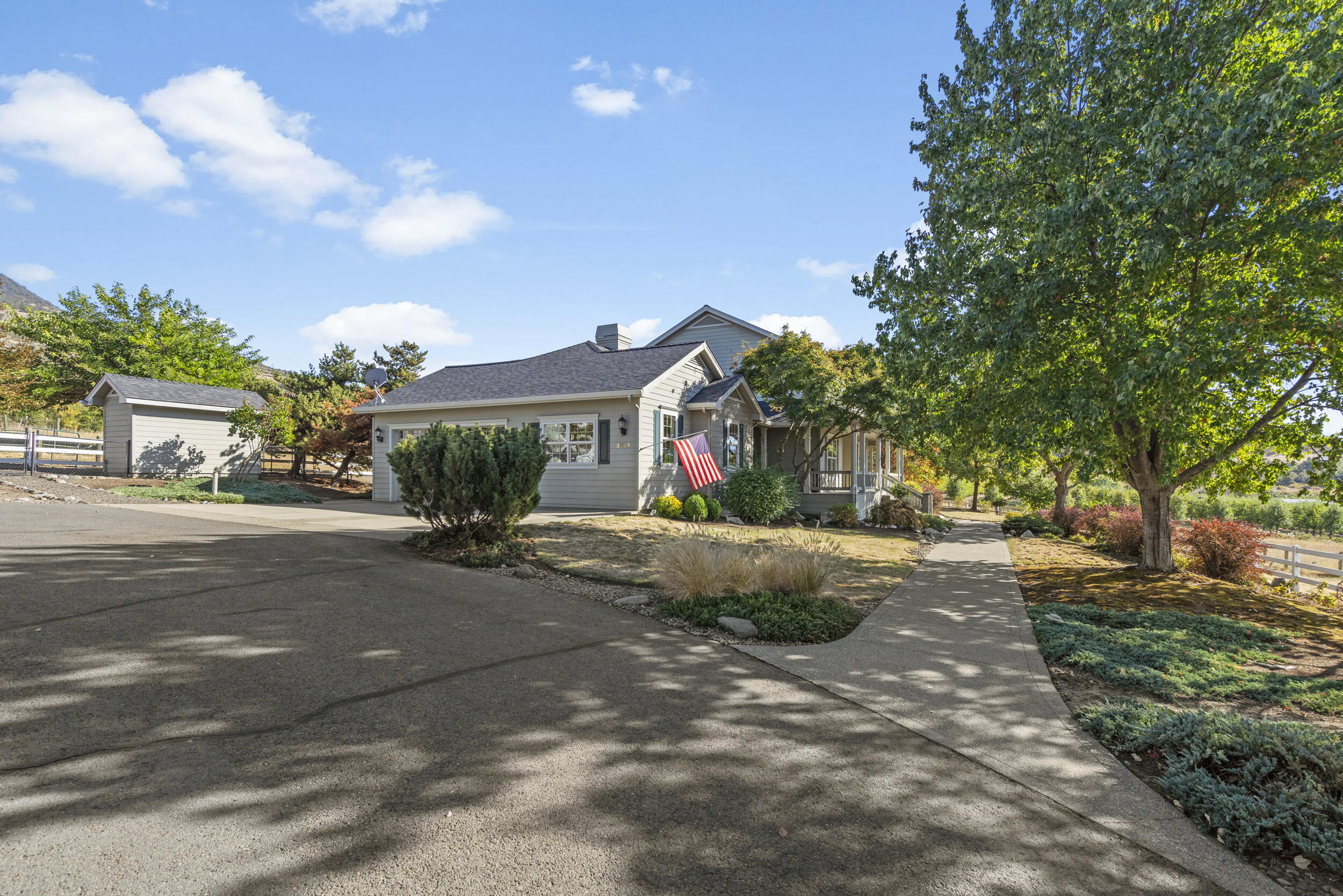 3014 N Foothill Road