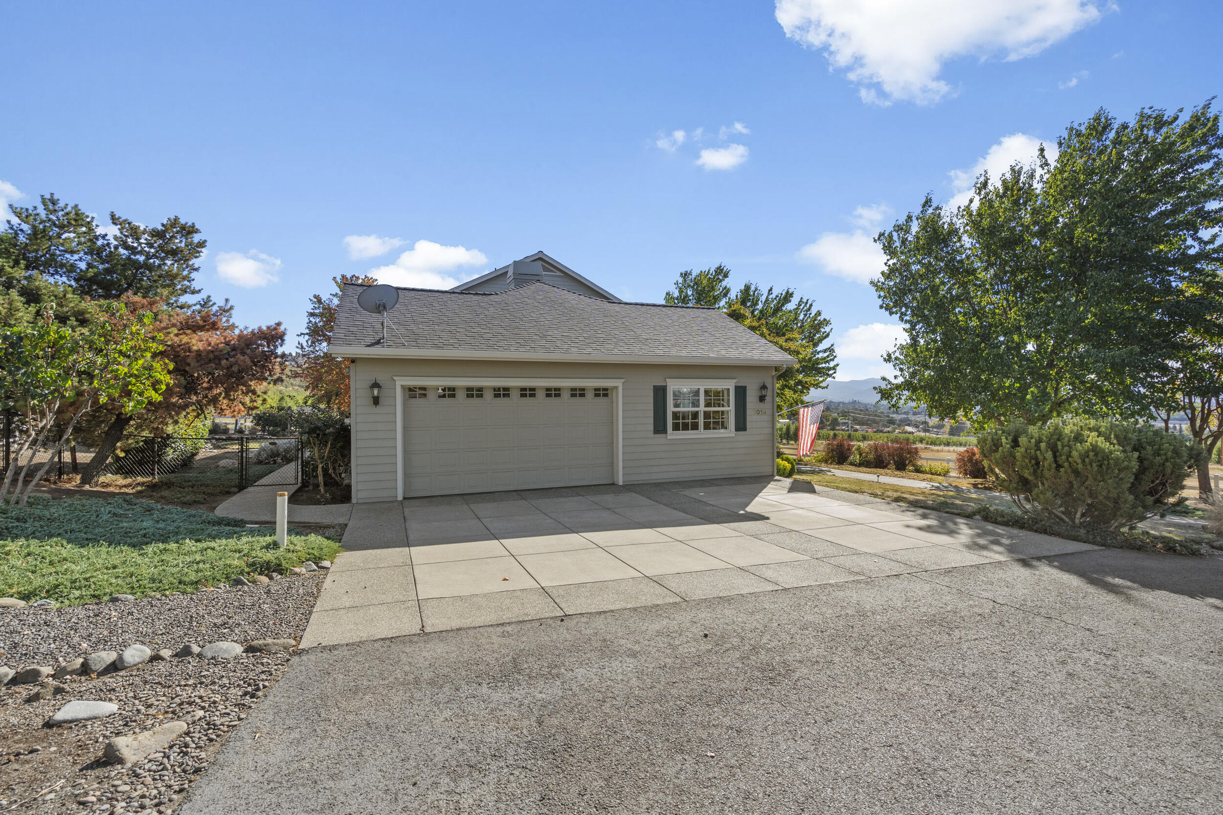 3014 N Foothill Road