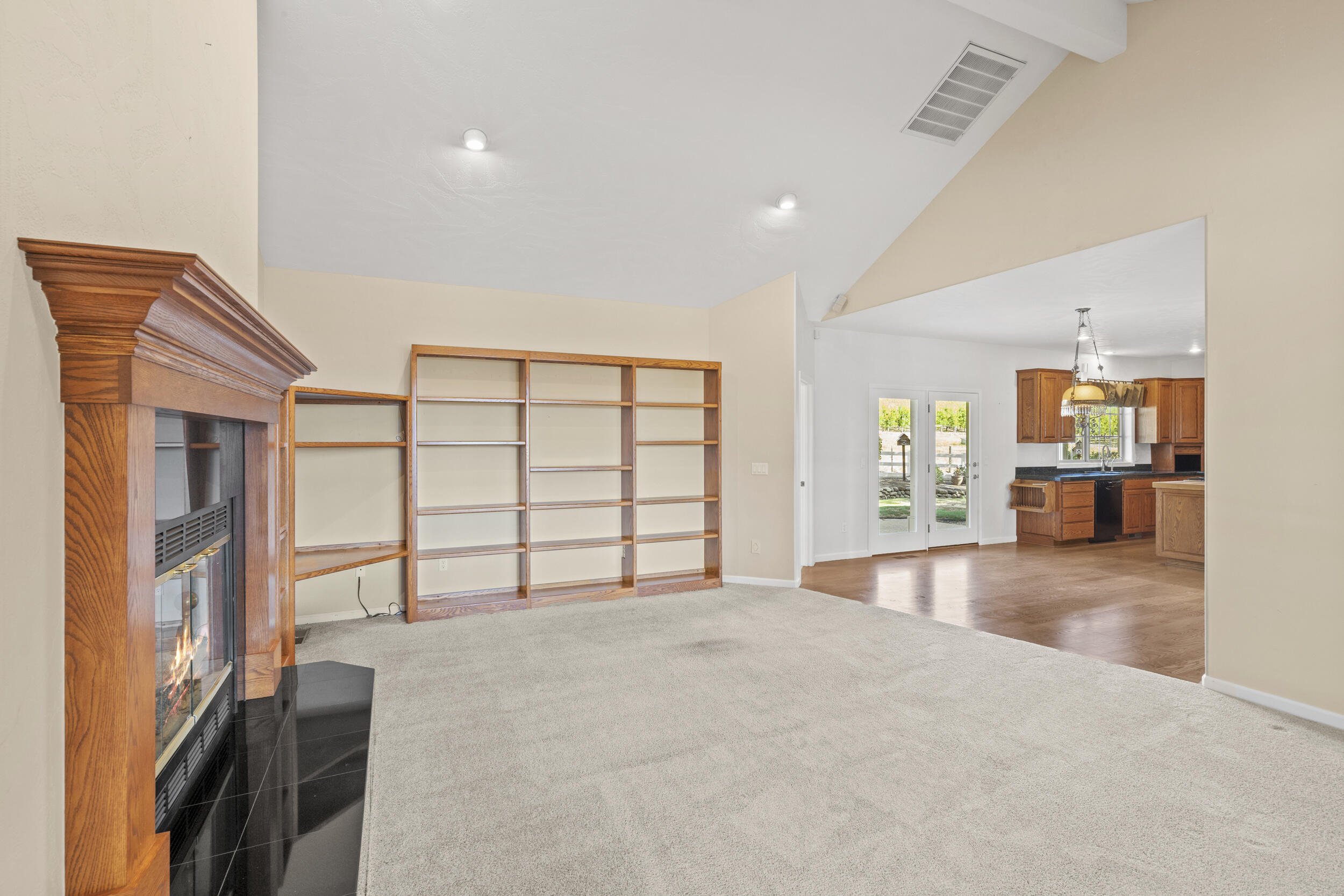 3014 N Foothill Road