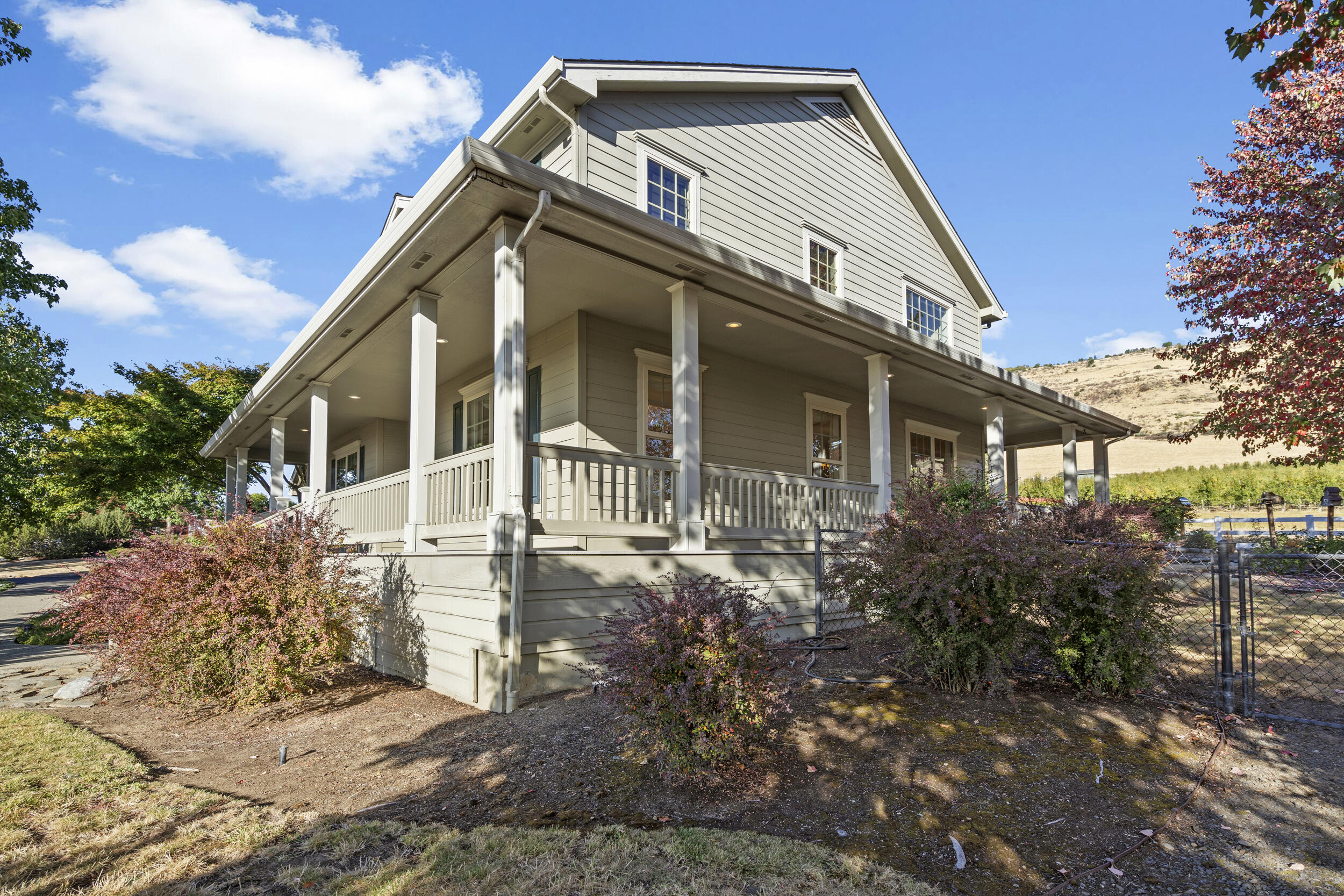3014 N Foothill Road