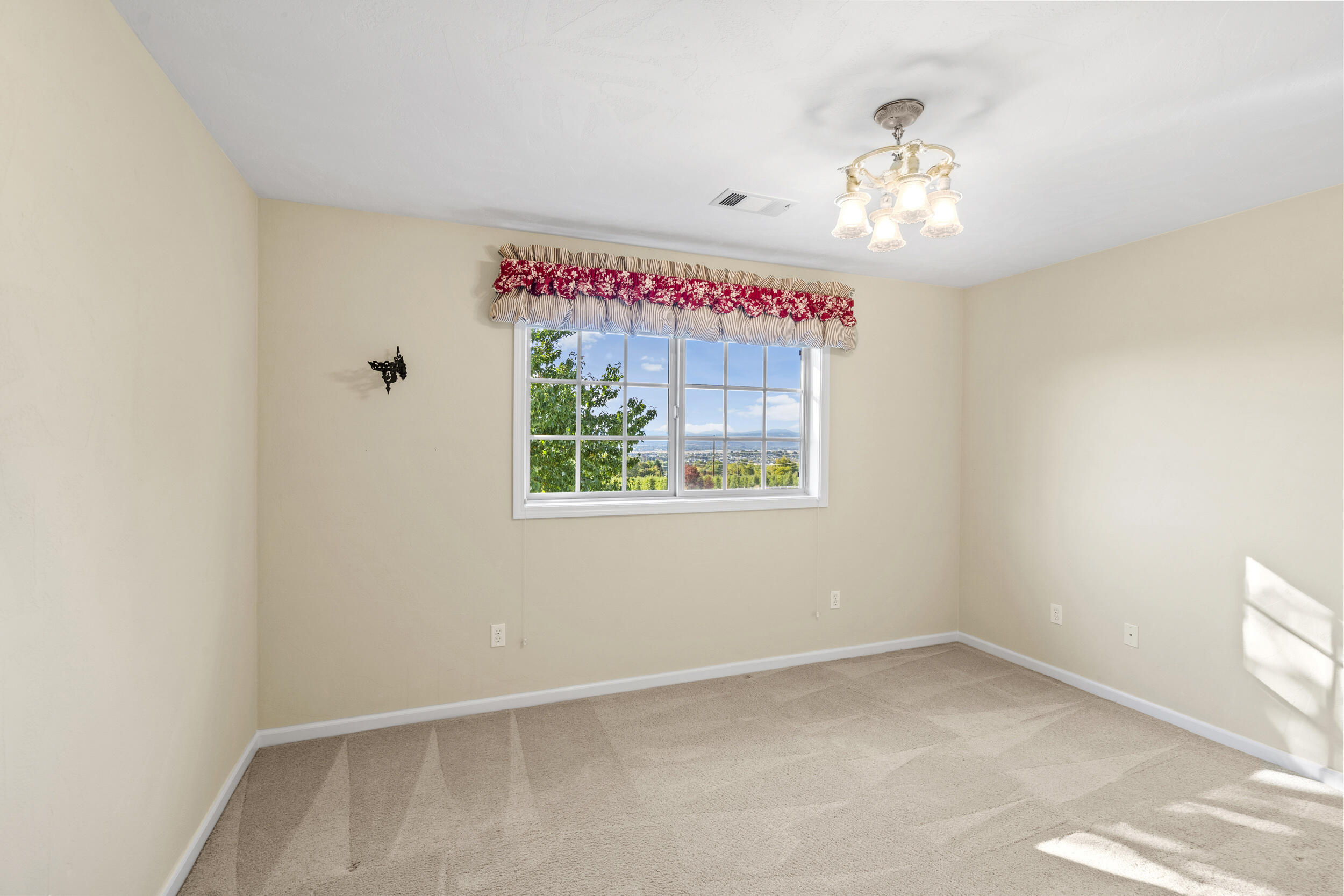 3014 N Foothill Road