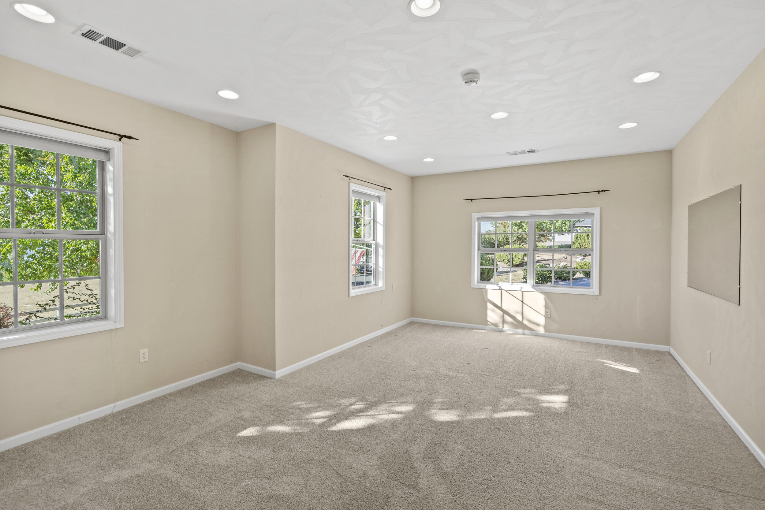 3014 N Foothill Road