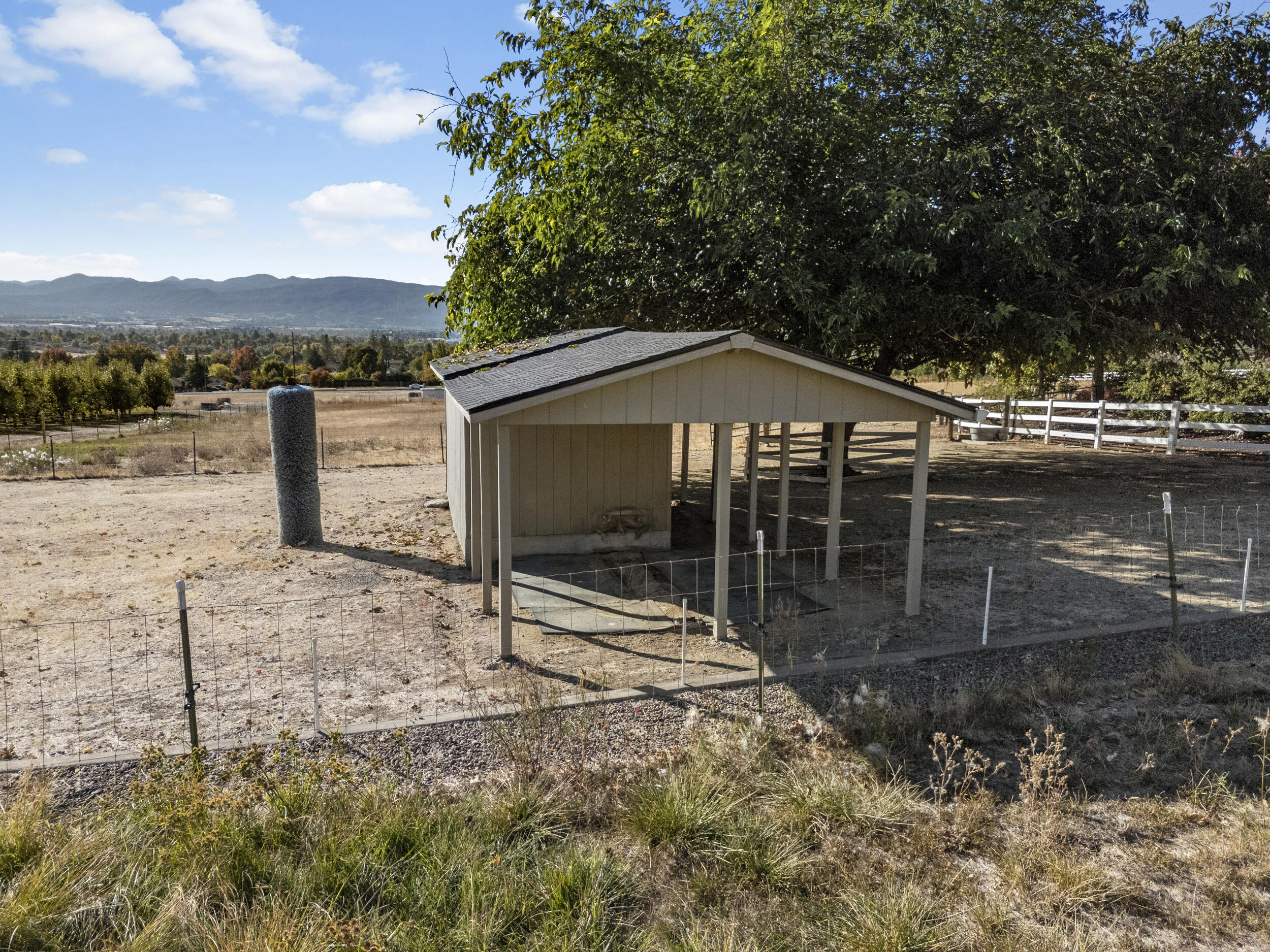 3014 N Foothill Road