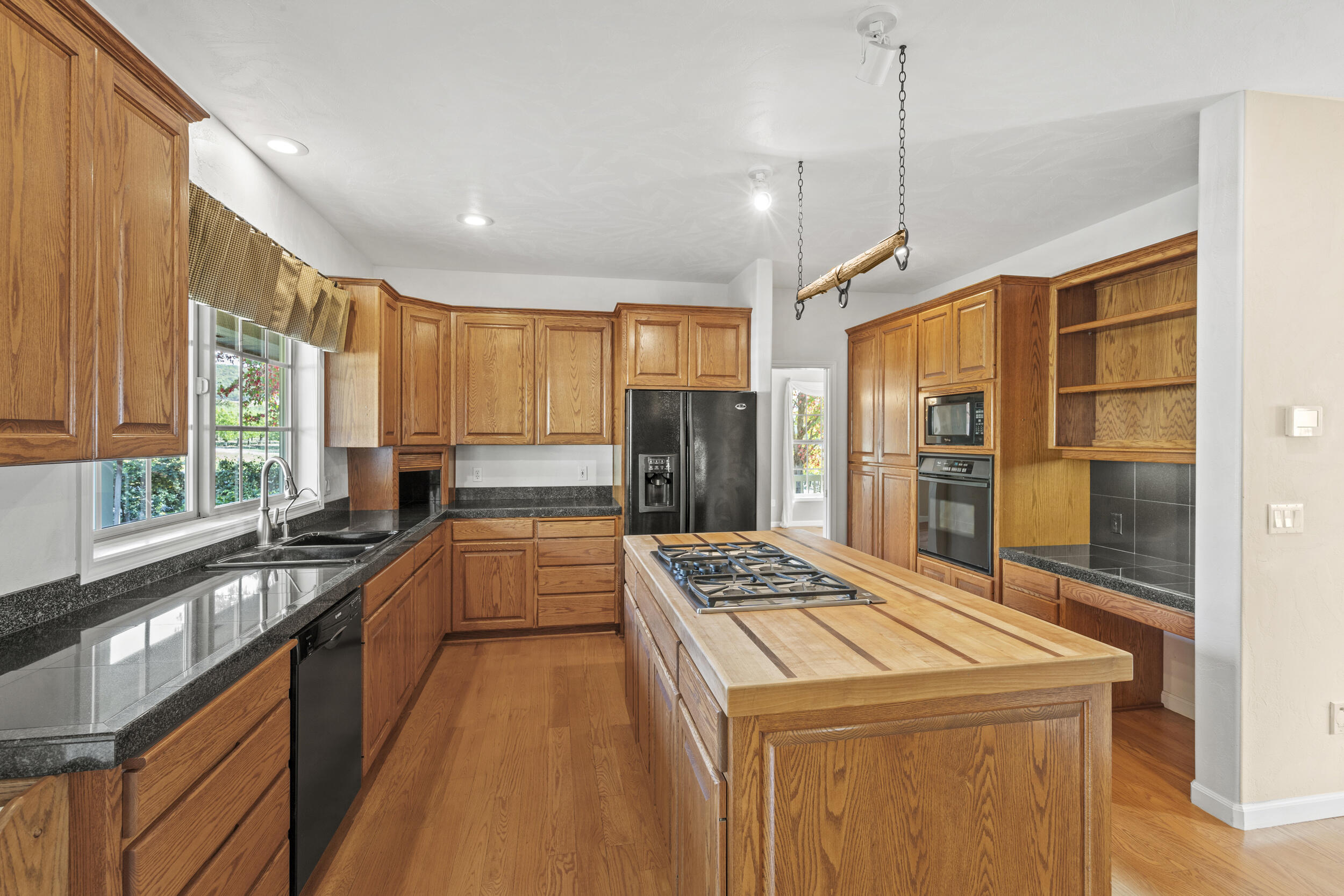 3014 N Foothill Road