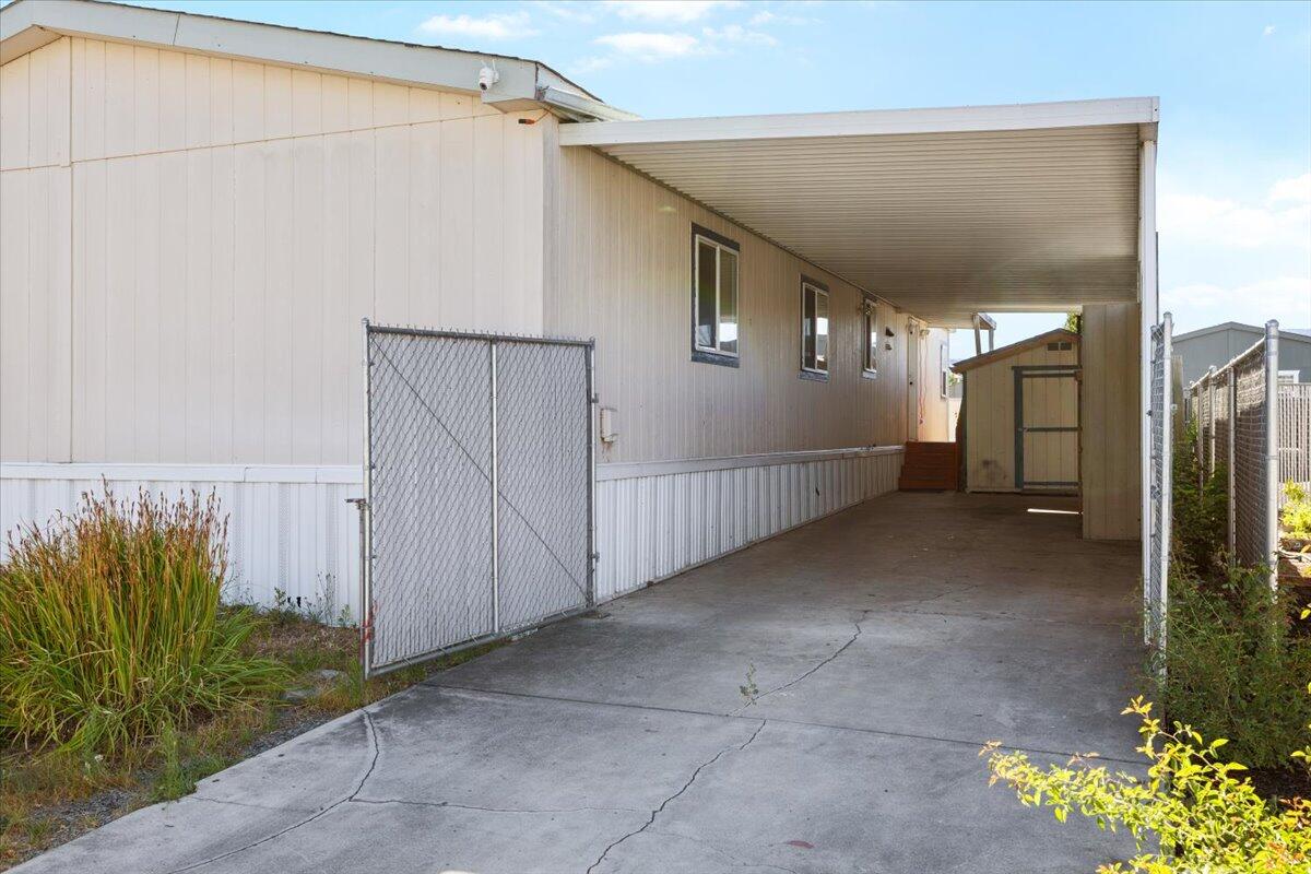 2552 Thorn Oak Drive, 24