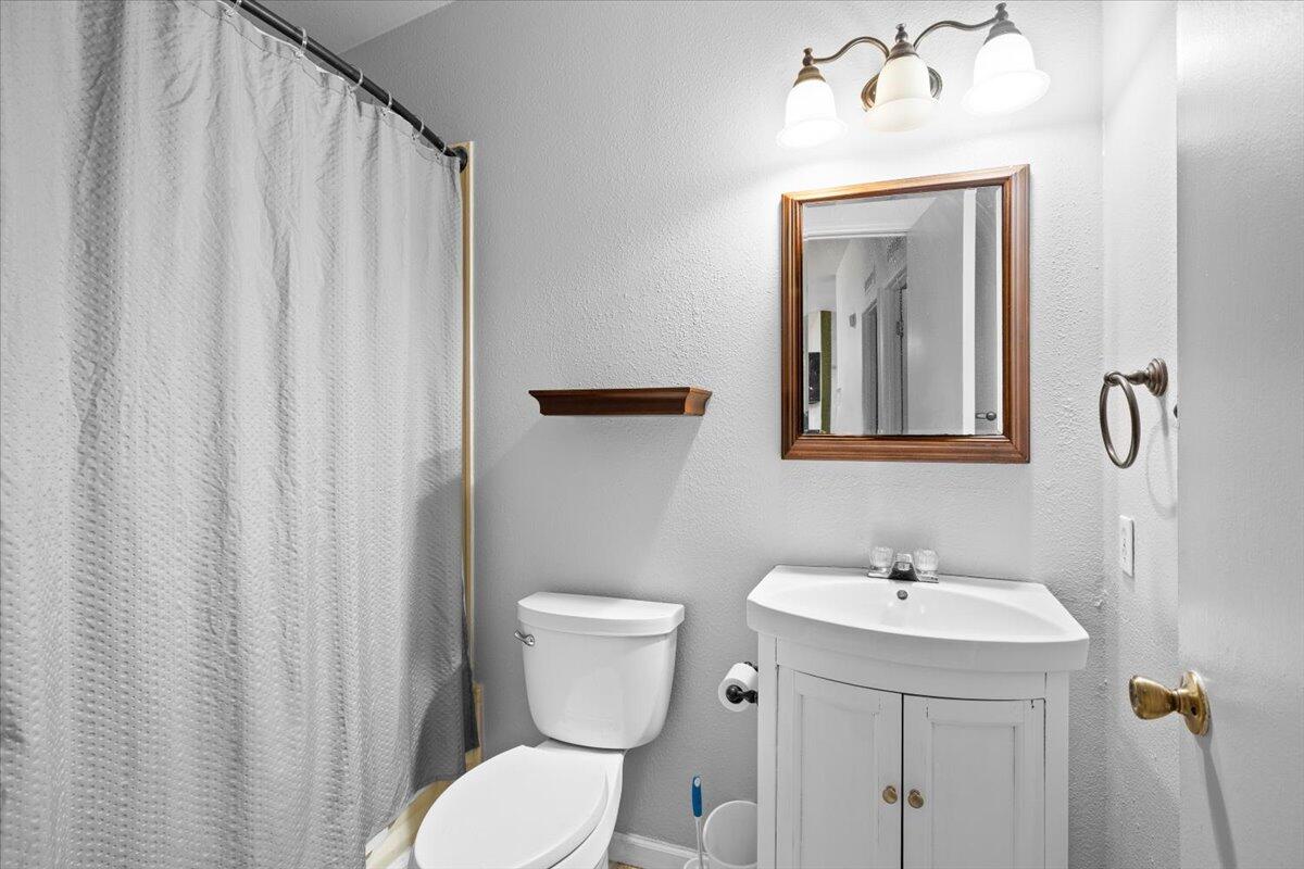 2552 Thorn Oak Drive, 24