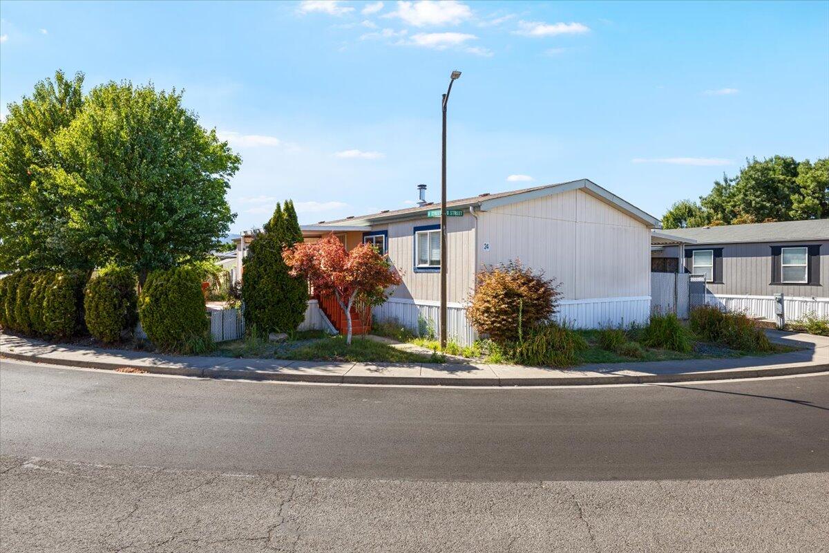 2552 Thorn Oak Drive, 24