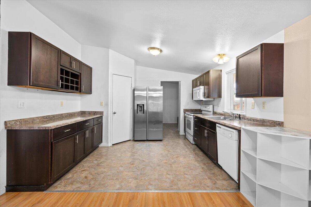 2552 Thorn Oak Drive, 24