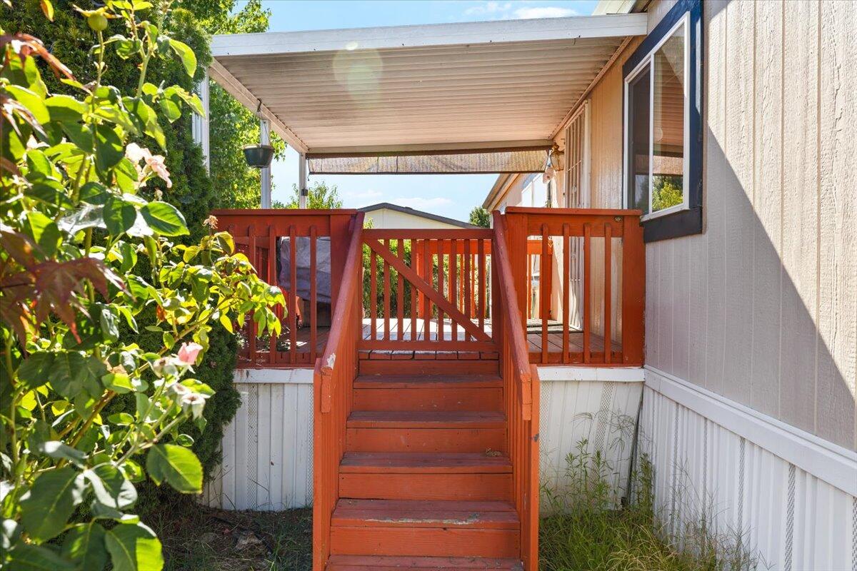 2552 Thorn Oak Drive, 24