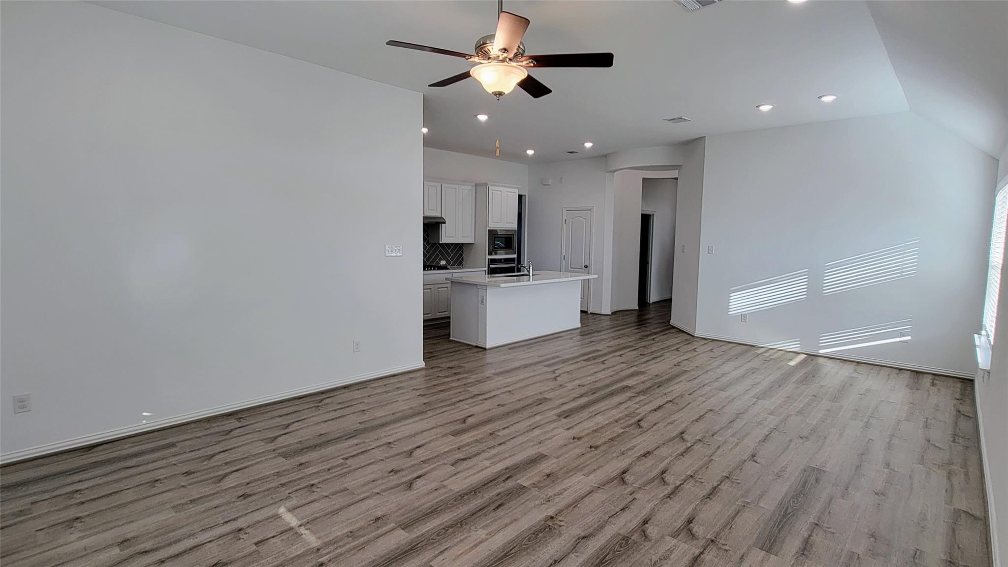 1033 Leadtree LOOP