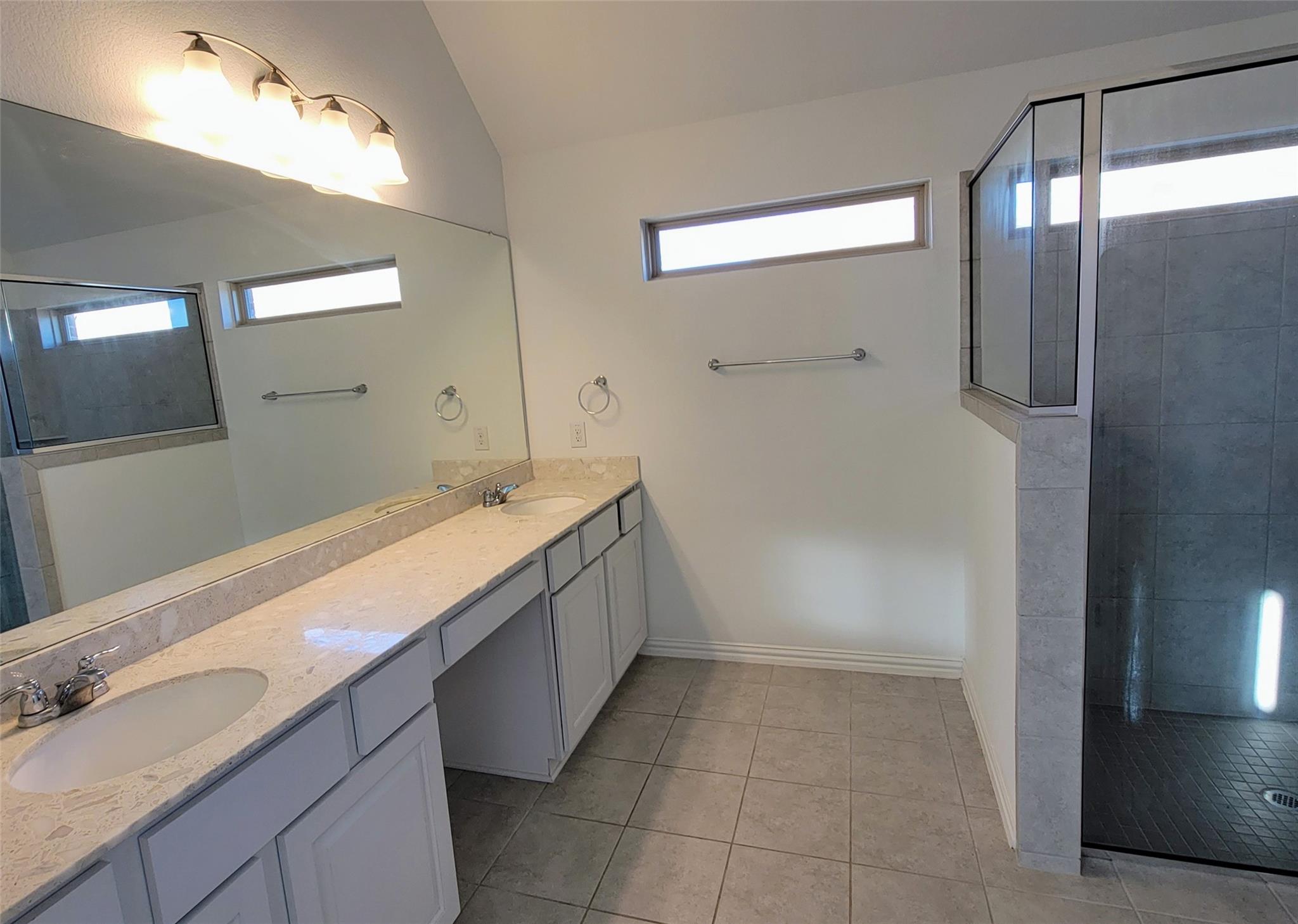 1033 Leadtree LOOP