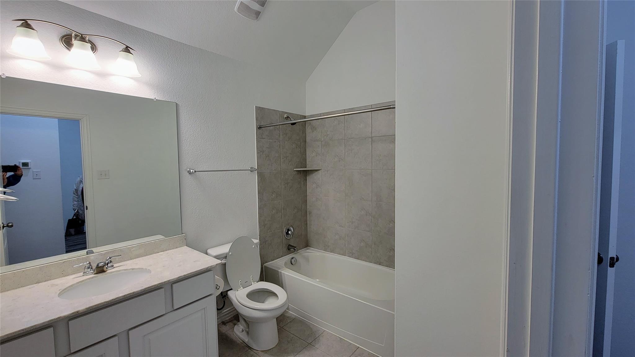 1033 Leadtree LOOP