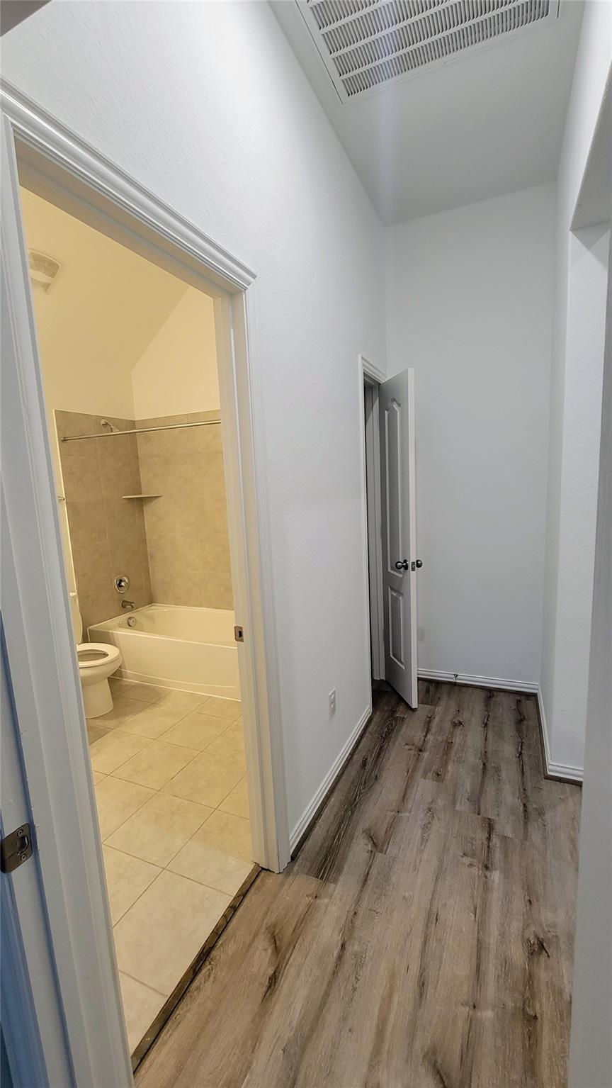 1033 Leadtree LOOP