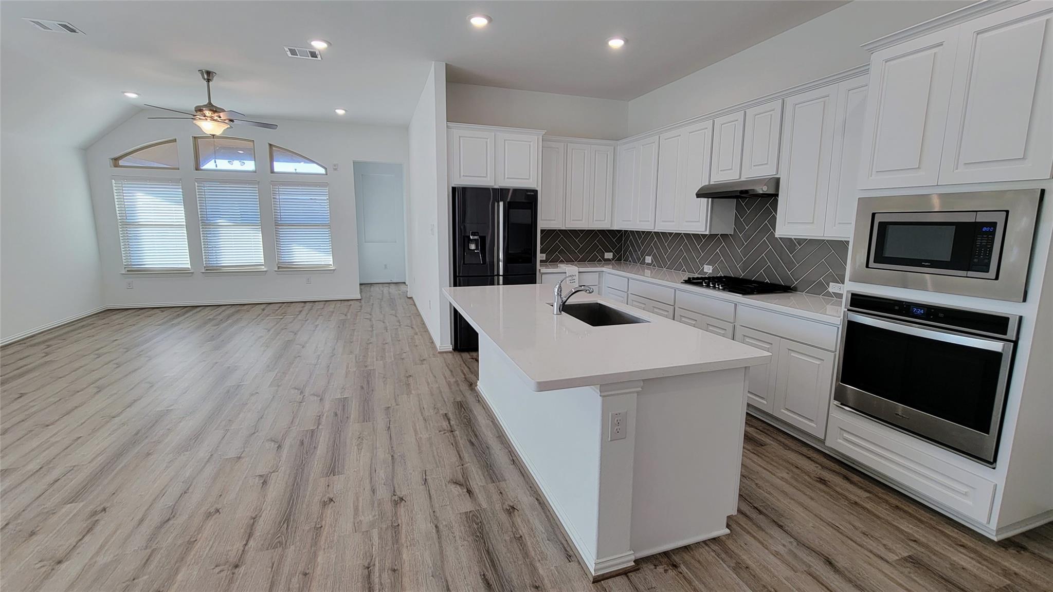 1033 Leadtree LOOP