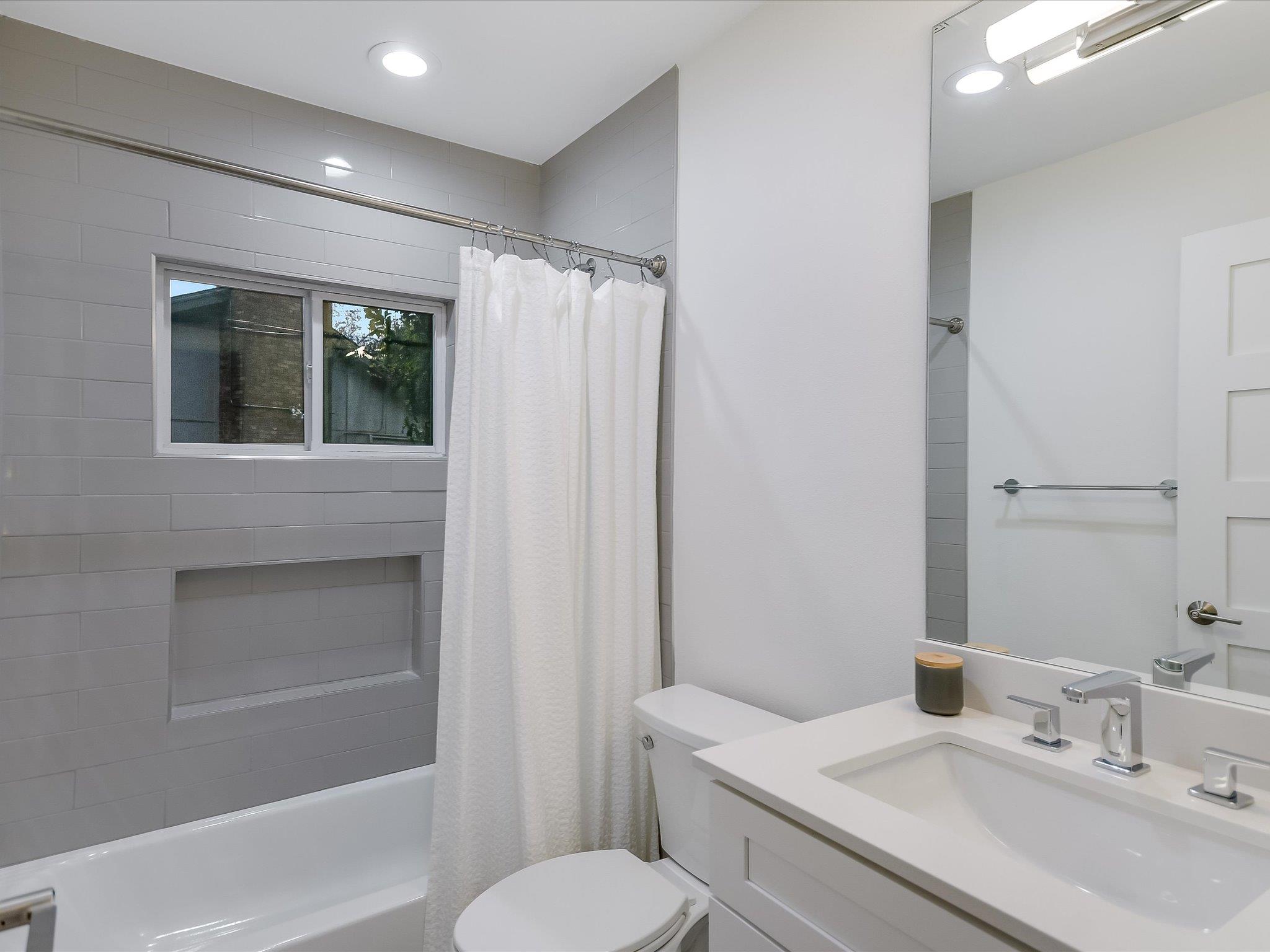 3500 Santa Monica DR