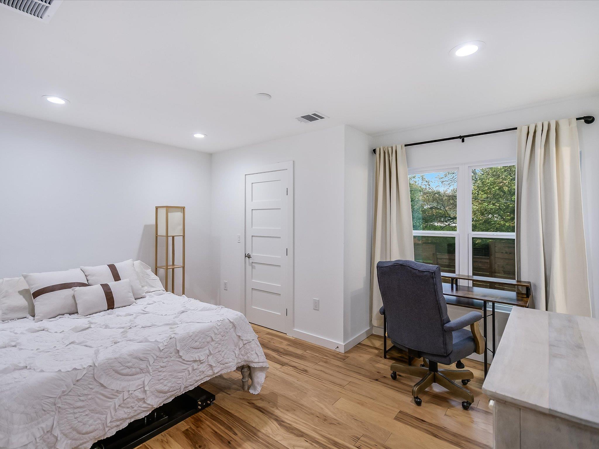 3500 Santa Monica DR