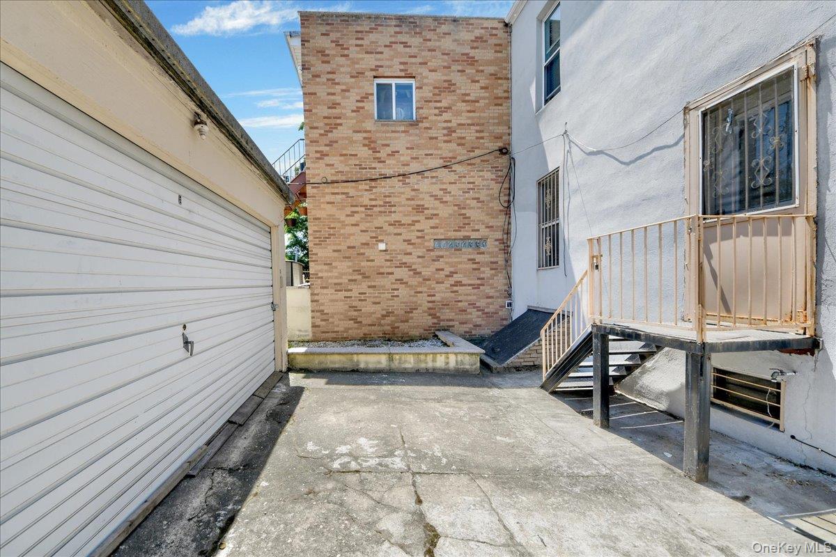 1032 Metcalf Avenue
