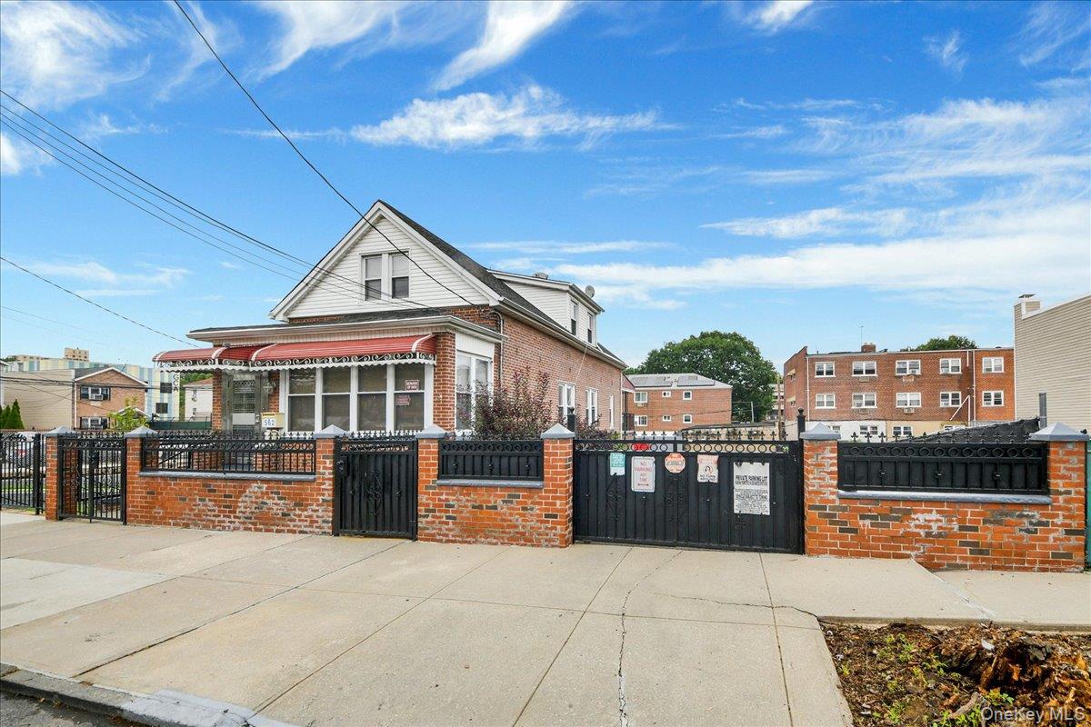 562 Underhill Avenue