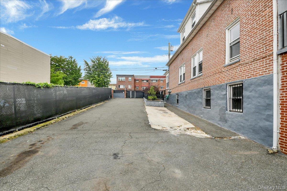 562 Underhill Avenue