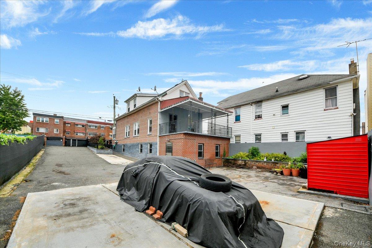 562 Underhill Avenue
