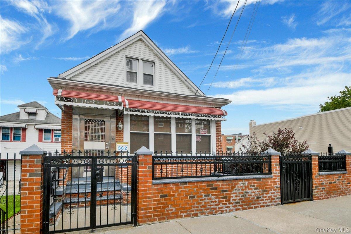 562 Underhill Avenue