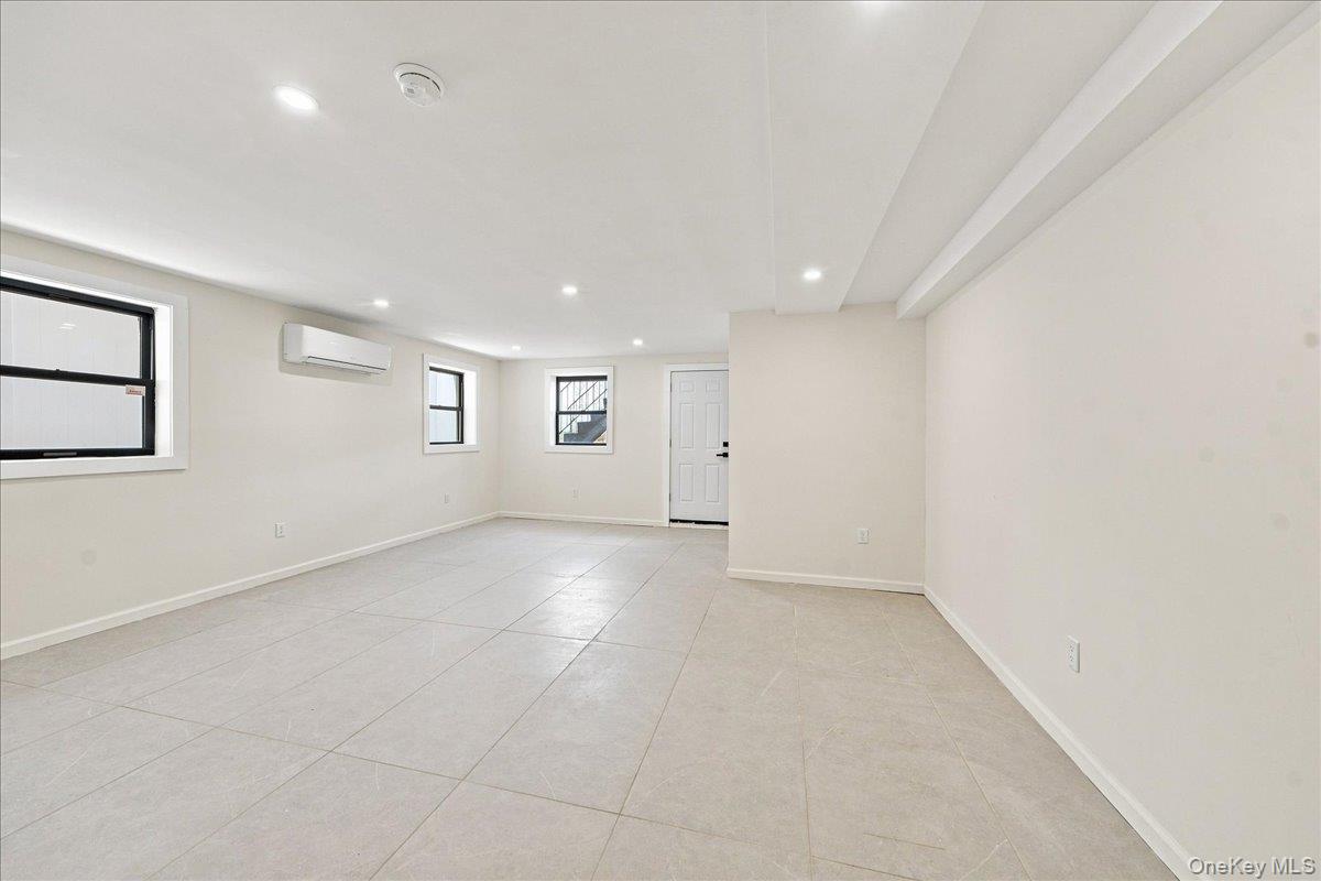 1463 Pelham Parkway N