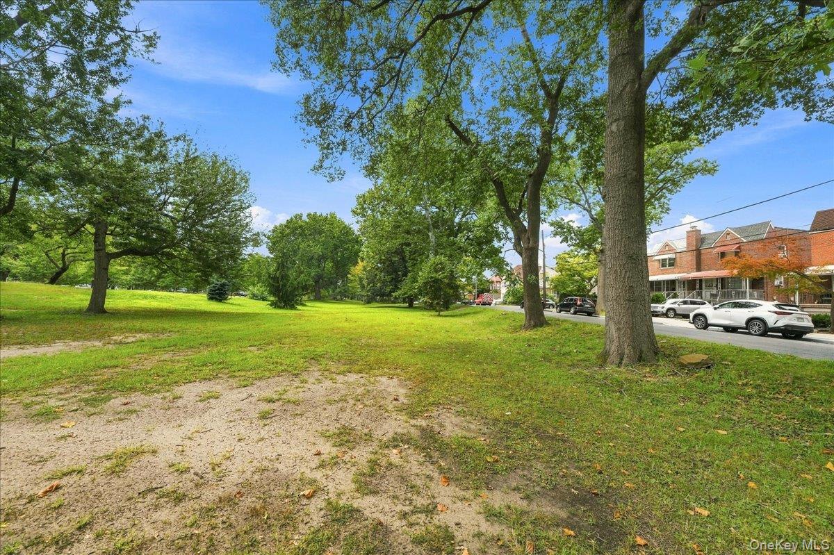 1463 Pelham Parkway N