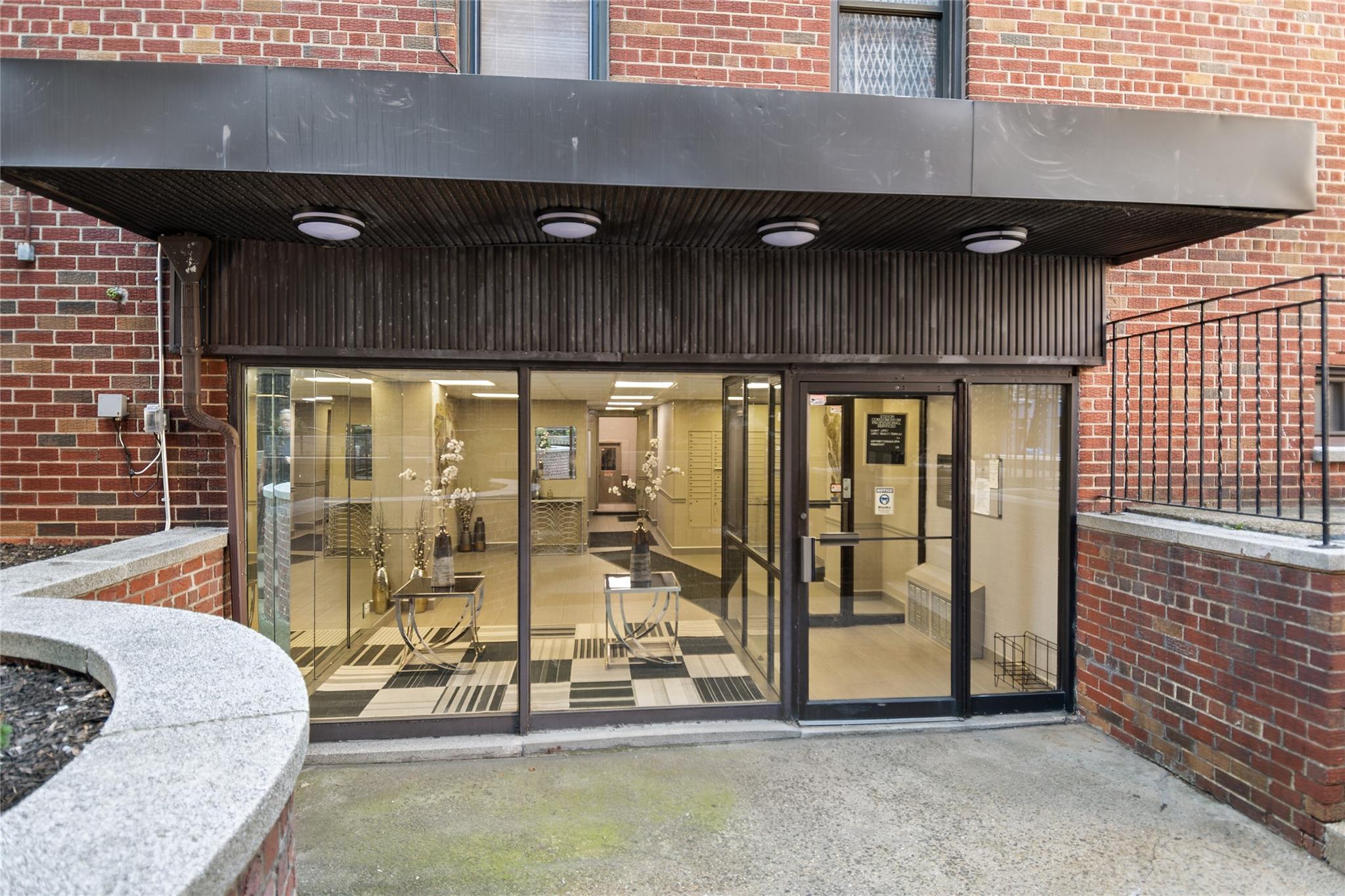 1725 Edison Avenue Unit: 2D