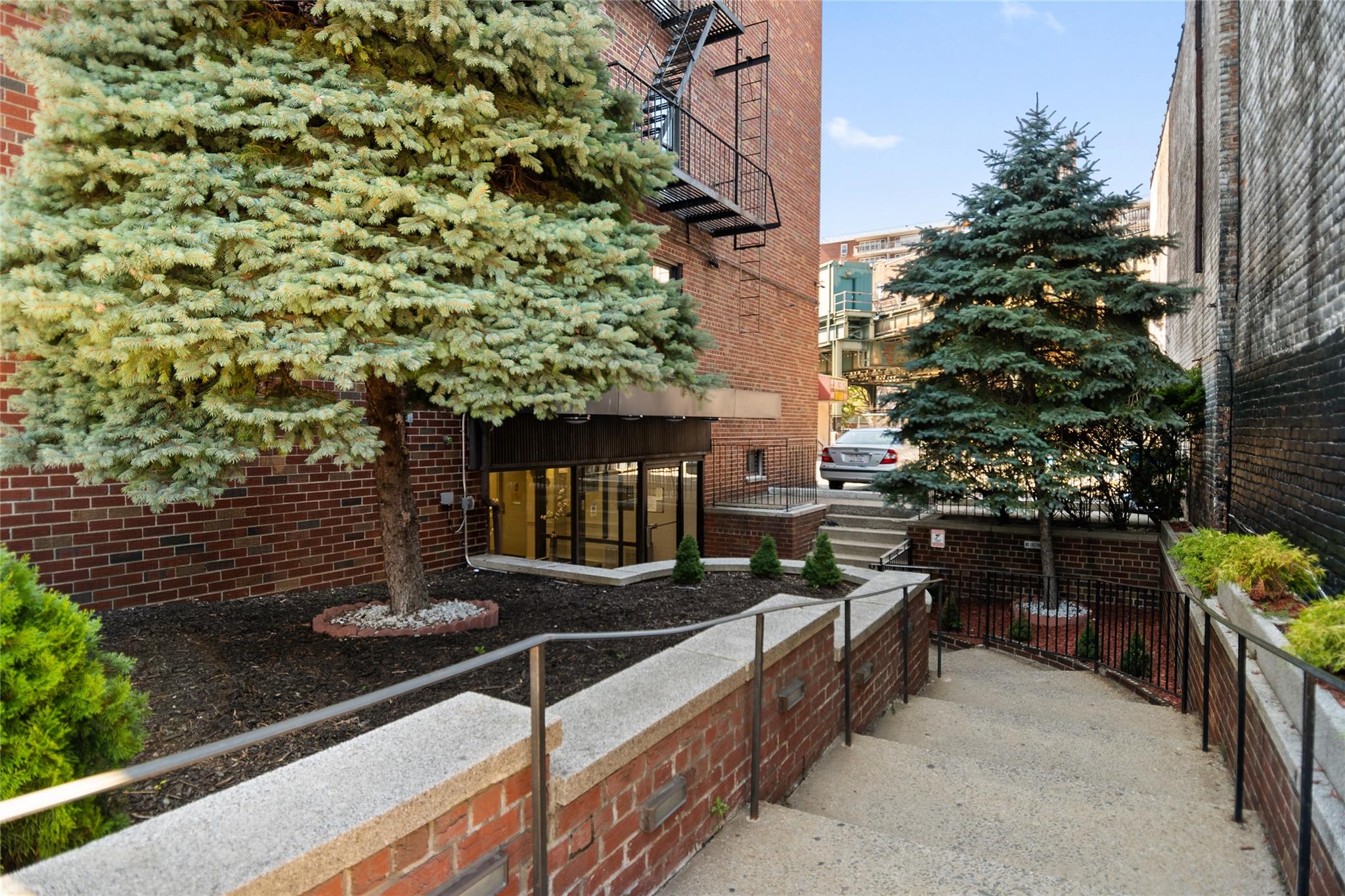 1725 Edison Avenue Unit: 2D