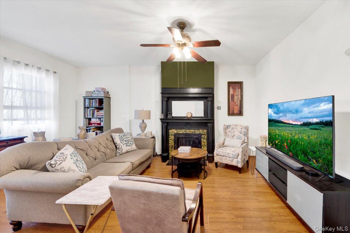 1573 Hollywood Avenue