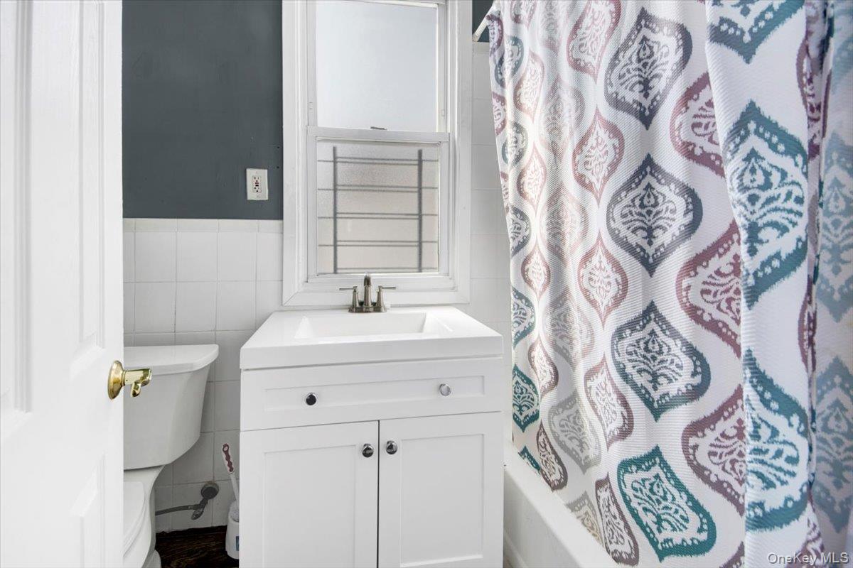 1573 Hollywood Avenue