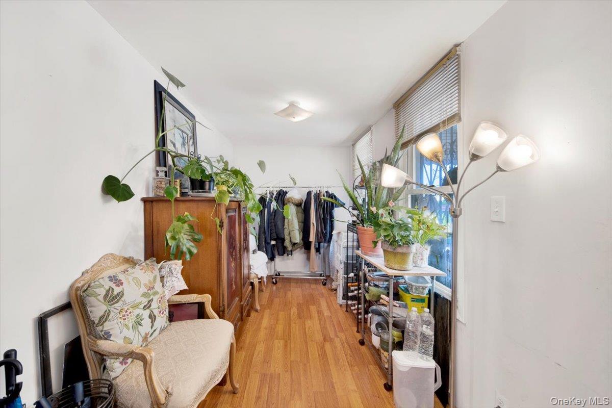 1573 Hollywood Avenue