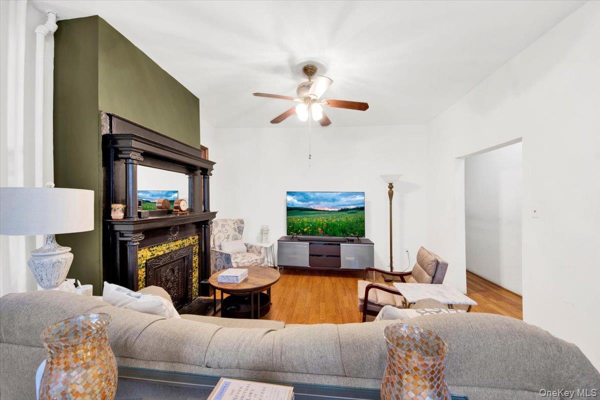 1573 Hollywood Avenue