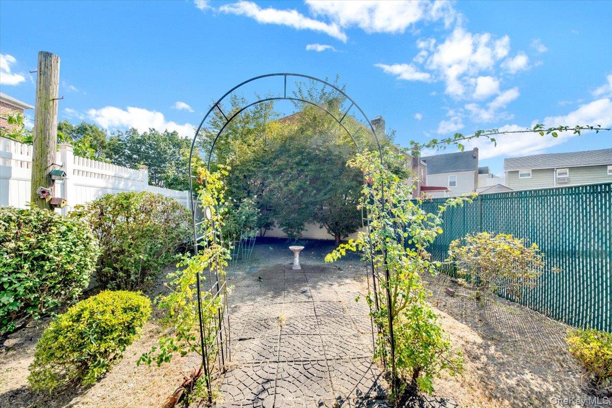 1573 Hollywood Avenue