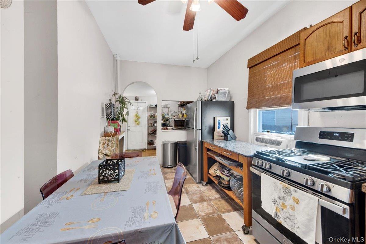 1573 Hollywood Avenue