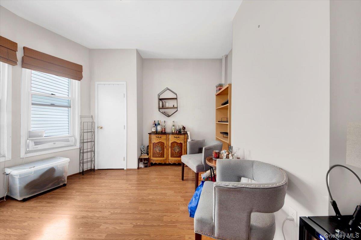 1573 Hollywood Avenue