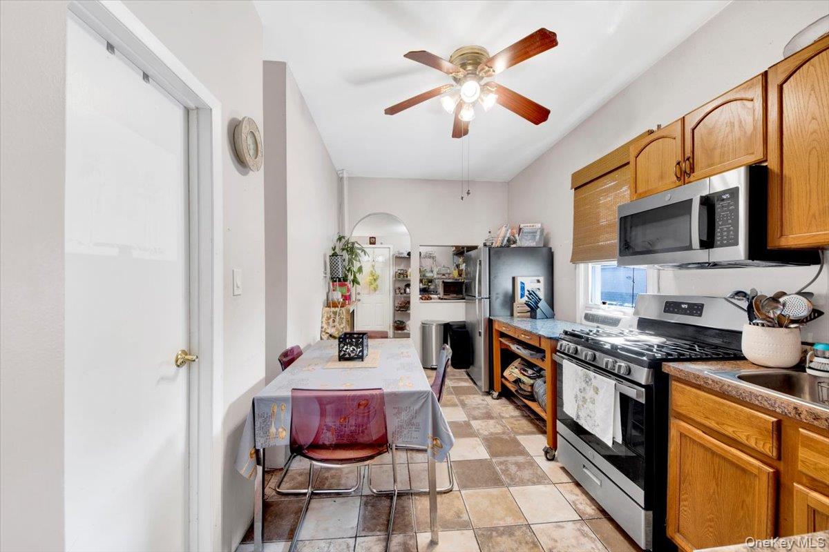 1573 Hollywood Avenue