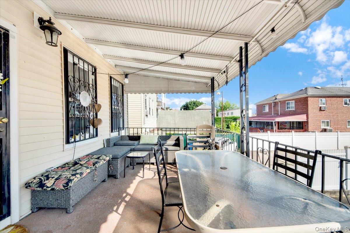 1573 Hollywood Avenue