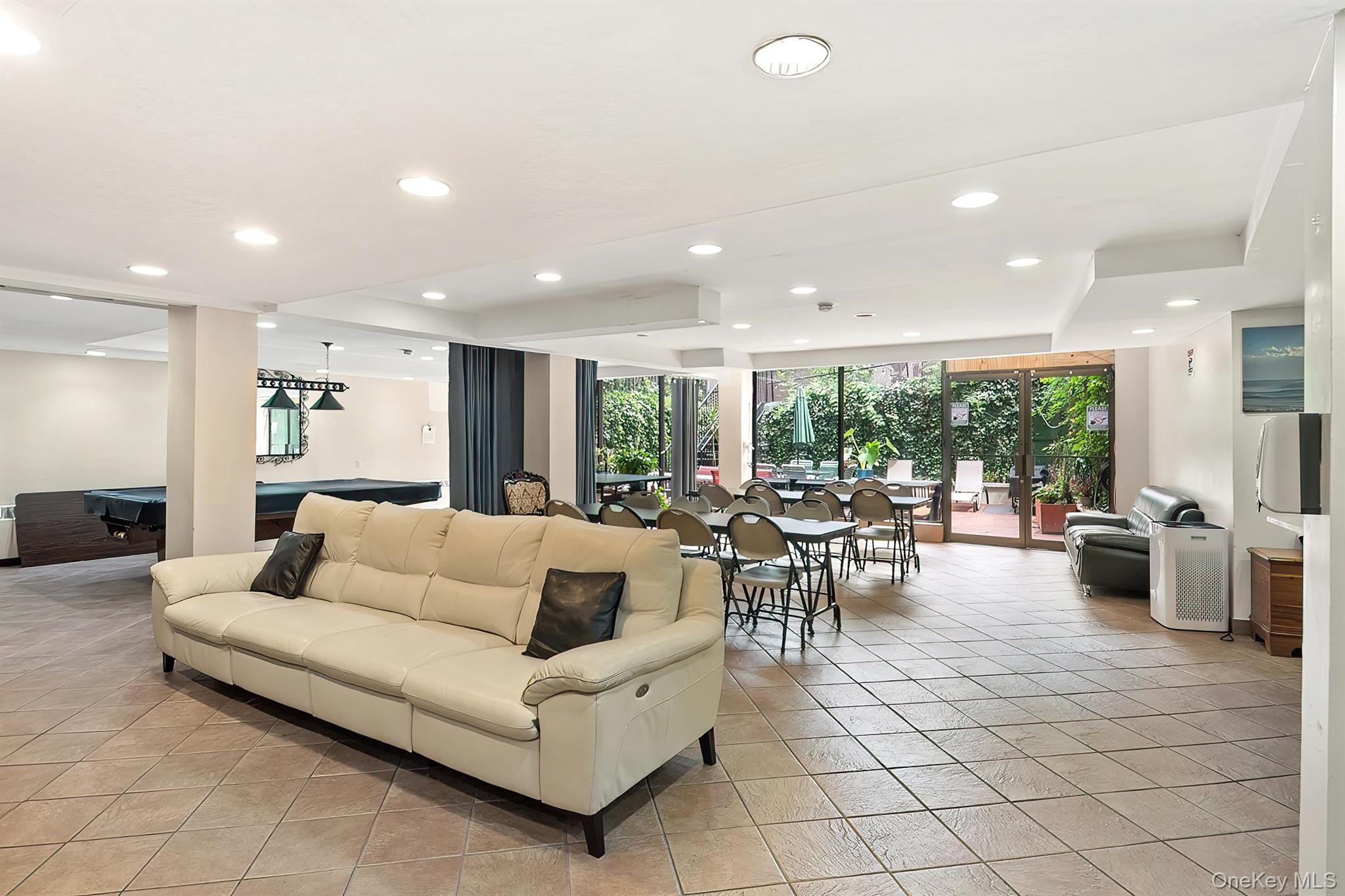 1874 Pelham Parkway South Unit: 6M