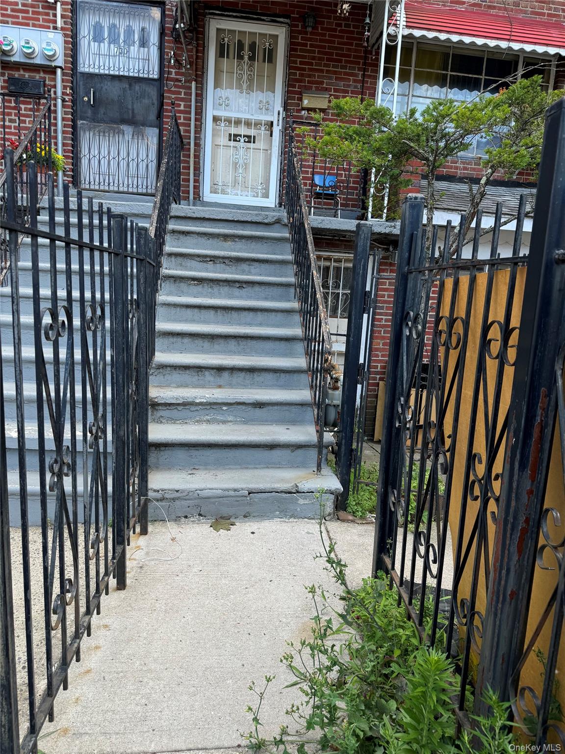 728 Bartholdi Street