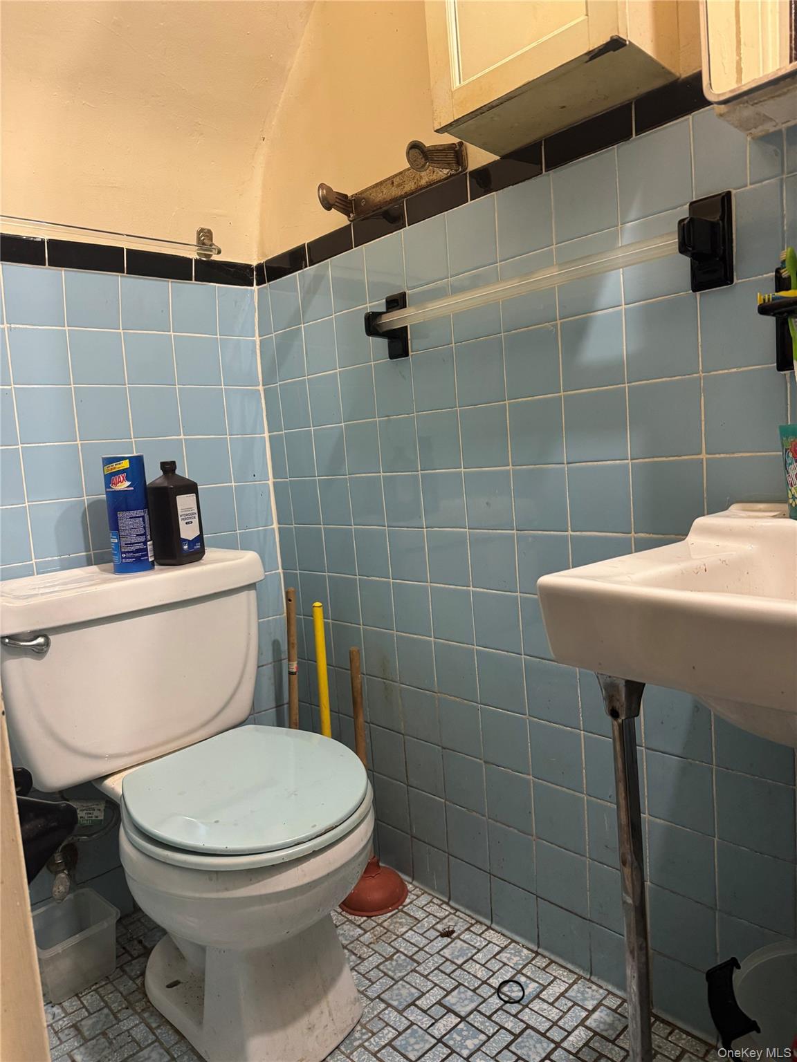 728 Bartholdi Street