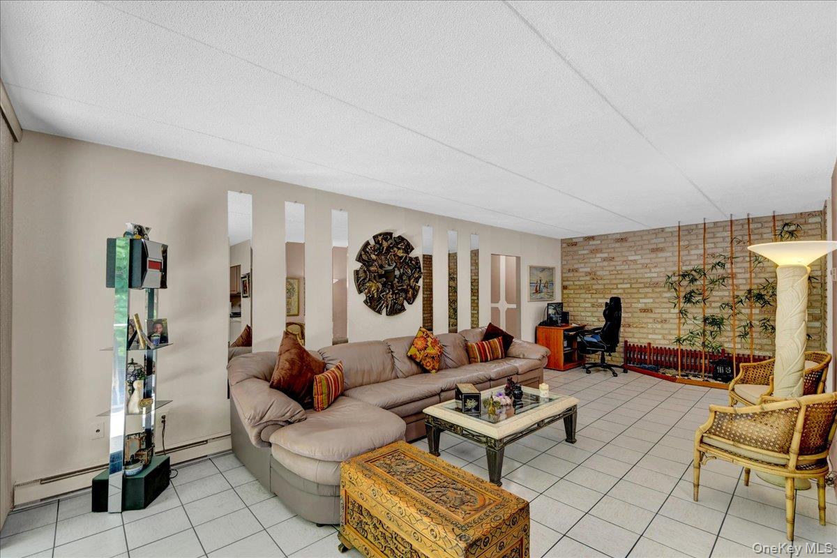 130 Colonial Parkway Unit: 4D