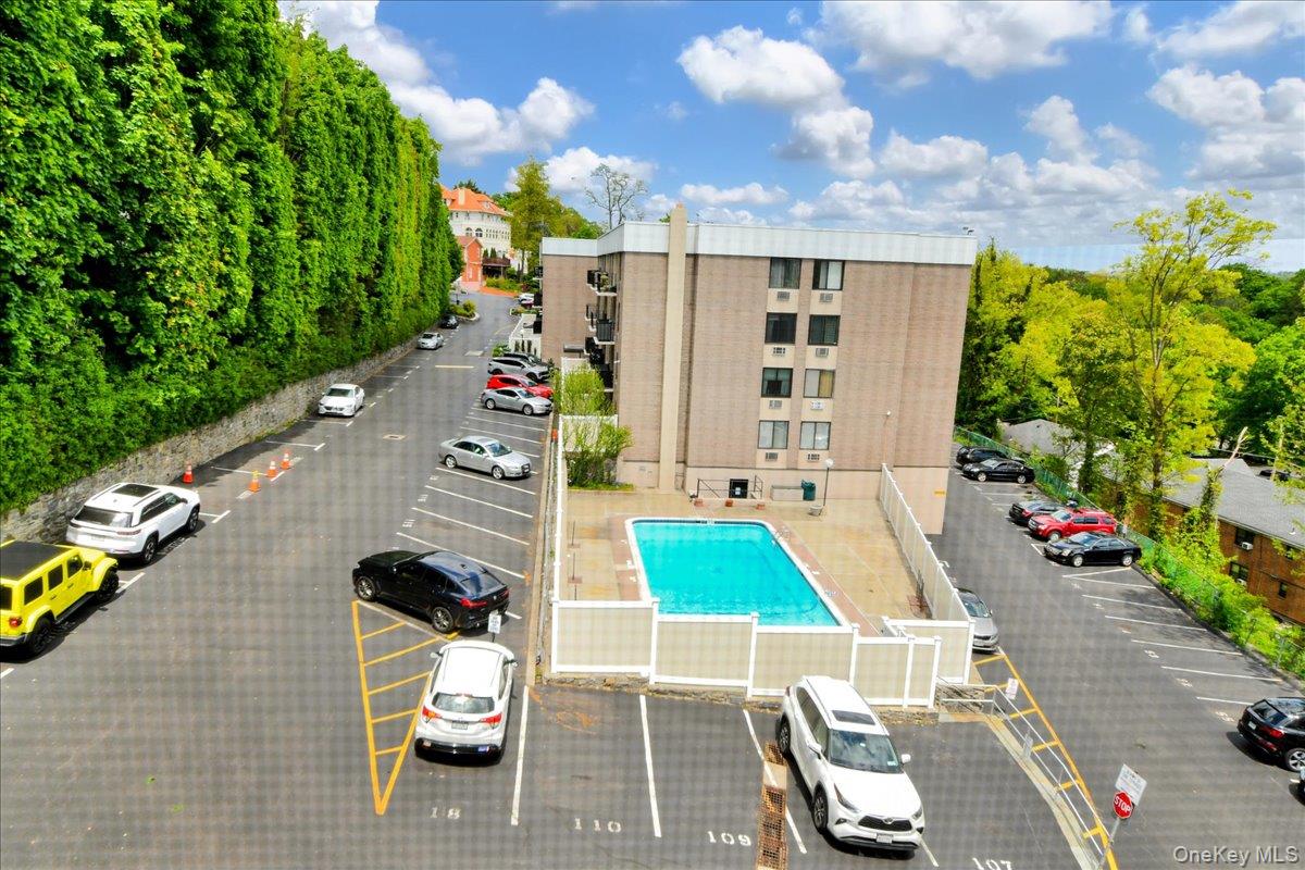 130 Colonial Parkway Unit: 4D
