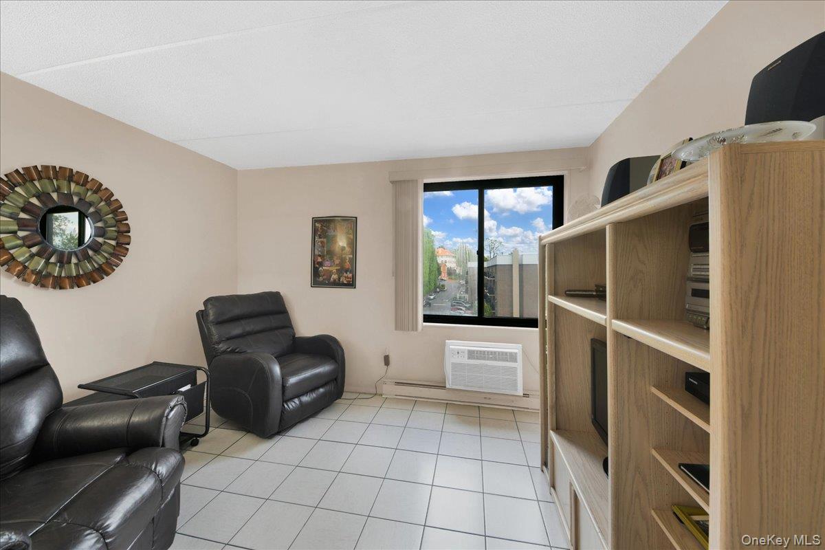 130 Colonial Parkway Unit: 4D